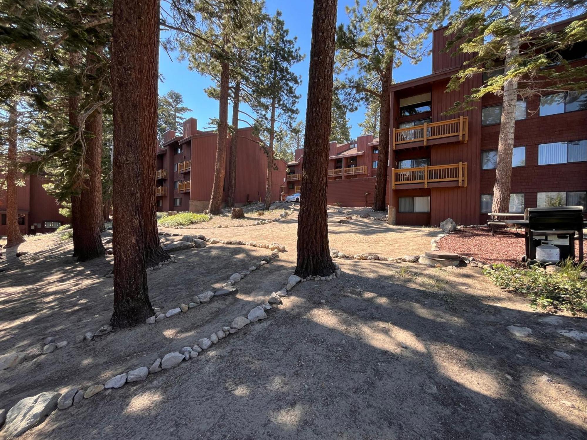 Tastefully Remodeled Condo At Mammoth Ski & Racquet Club, Hot Tub, Garage, 10 Min Walk To Ski Lifts Mammoth Lakes Bagian luar foto