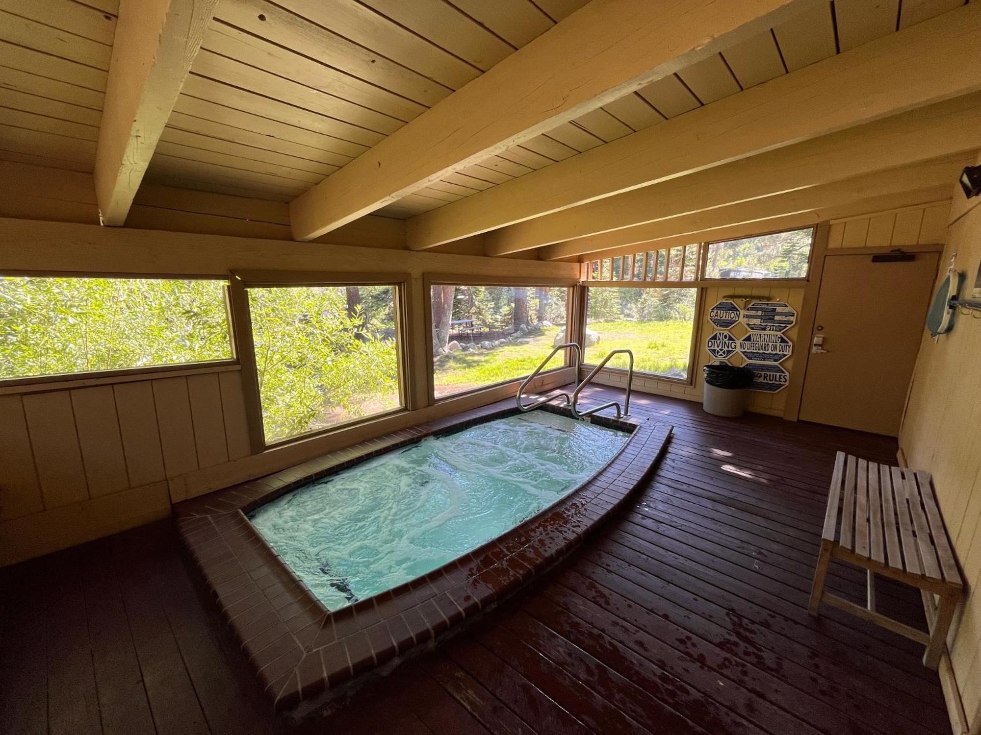 Tastefully Remodeled Condo At Mammoth Ski & Racquet Club, Hot Tub, Garage, 10 Min Walk To Ski Lifts Mammoth Lakes Bagian luar foto