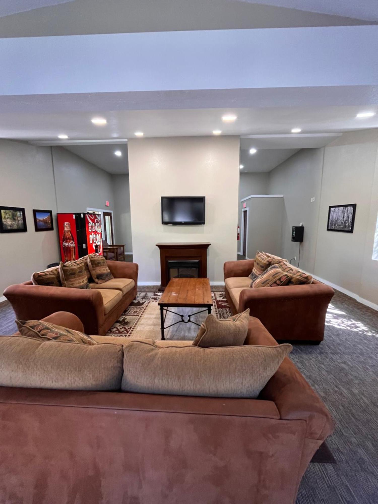 Tastefully Remodeled Condo At Mammoth Ski & Racquet Club, Hot Tub, Garage, 10 Min Walk To Ski Lifts Mammoth Lakes Bagian luar foto
