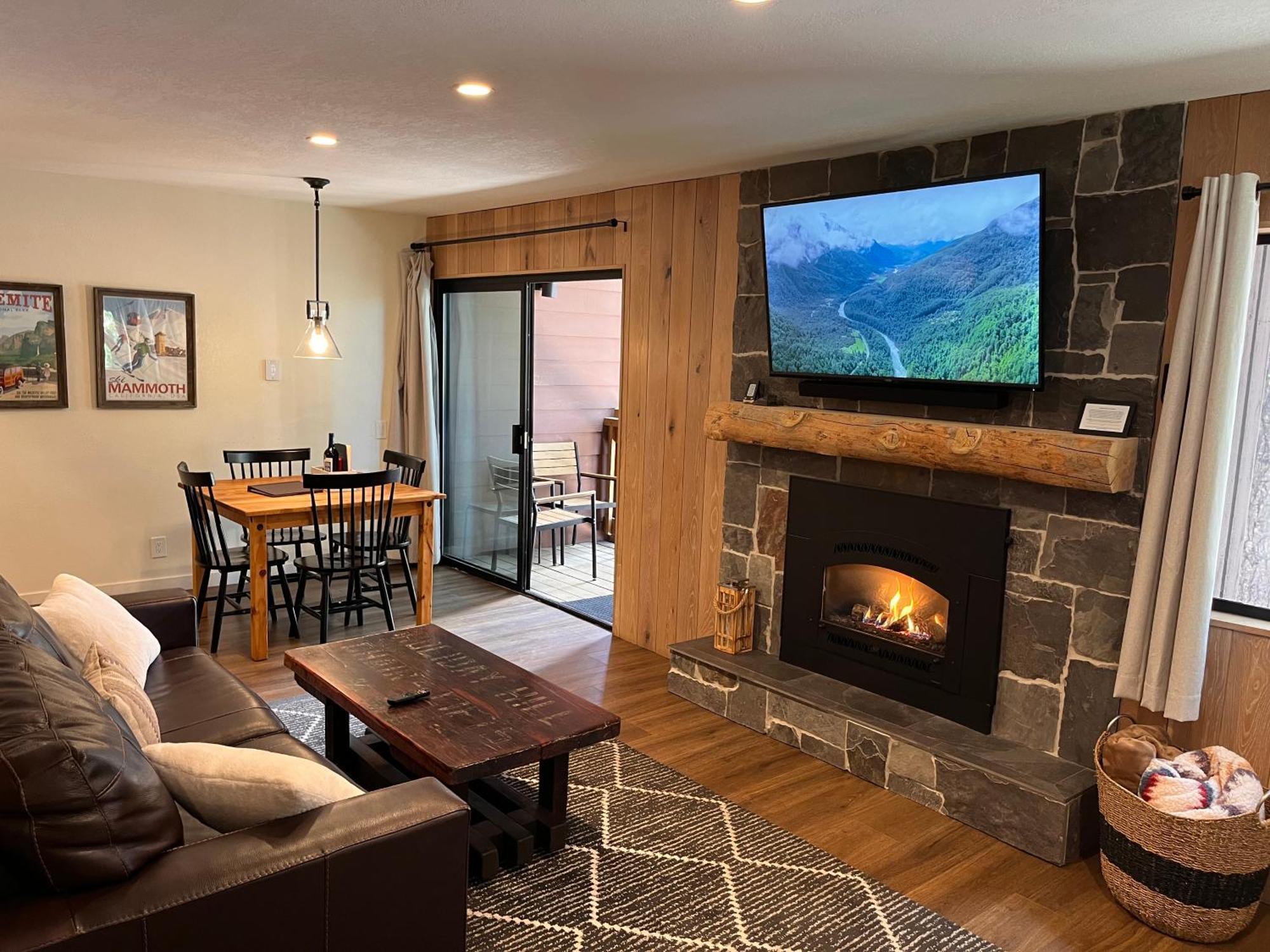 Tastefully Remodeled Condo At Mammoth Ski & Racquet Club, Hot Tub, Garage, 10 Min Walk To Ski Lifts Mammoth Lakes Bagian luar foto