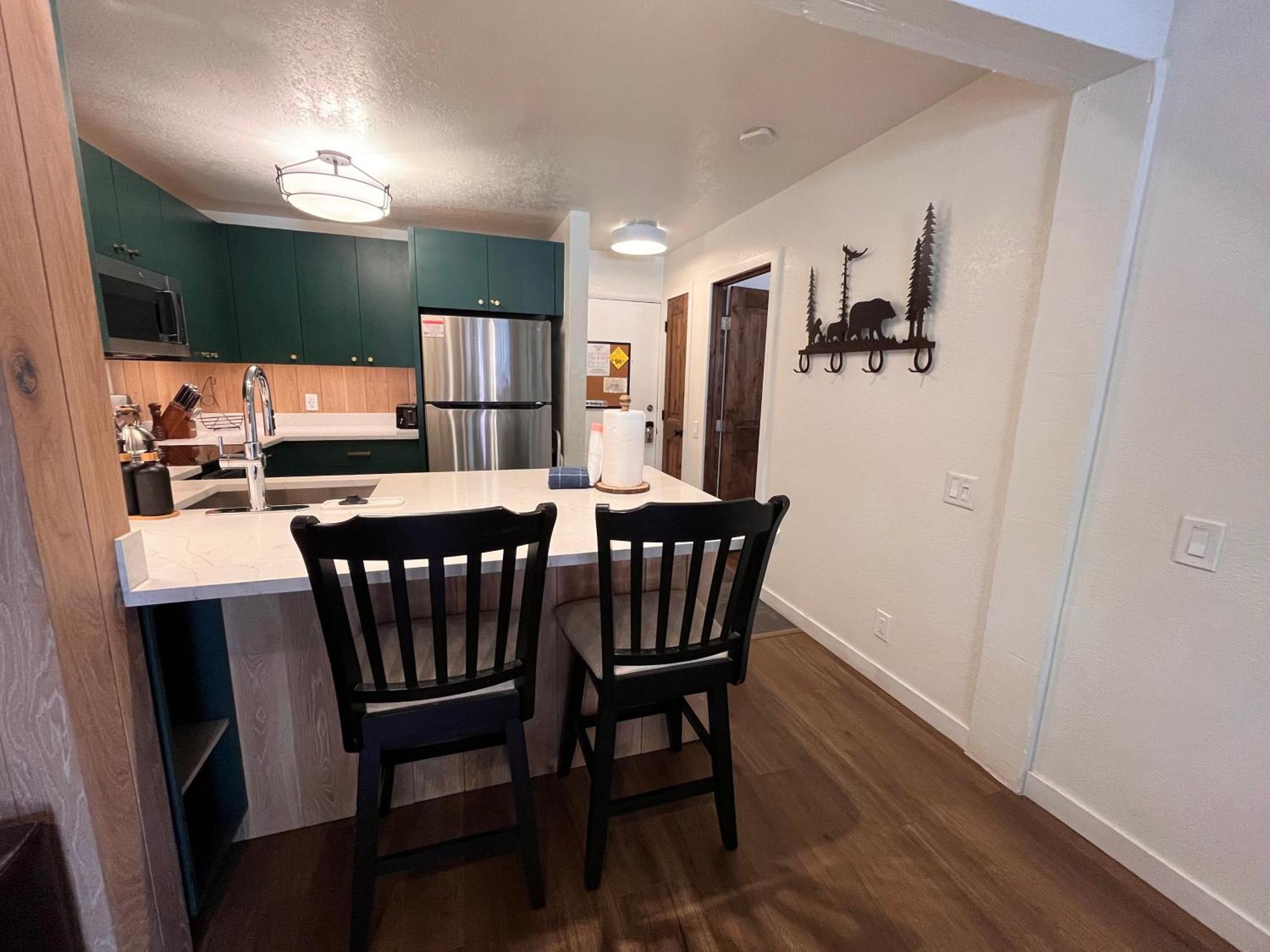 Tastefully Remodeled Condo At Mammoth Ski & Racquet Club, Hot Tub, Garage, 10 Min Walk To Ski Lifts Mammoth Lakes Bagian luar foto