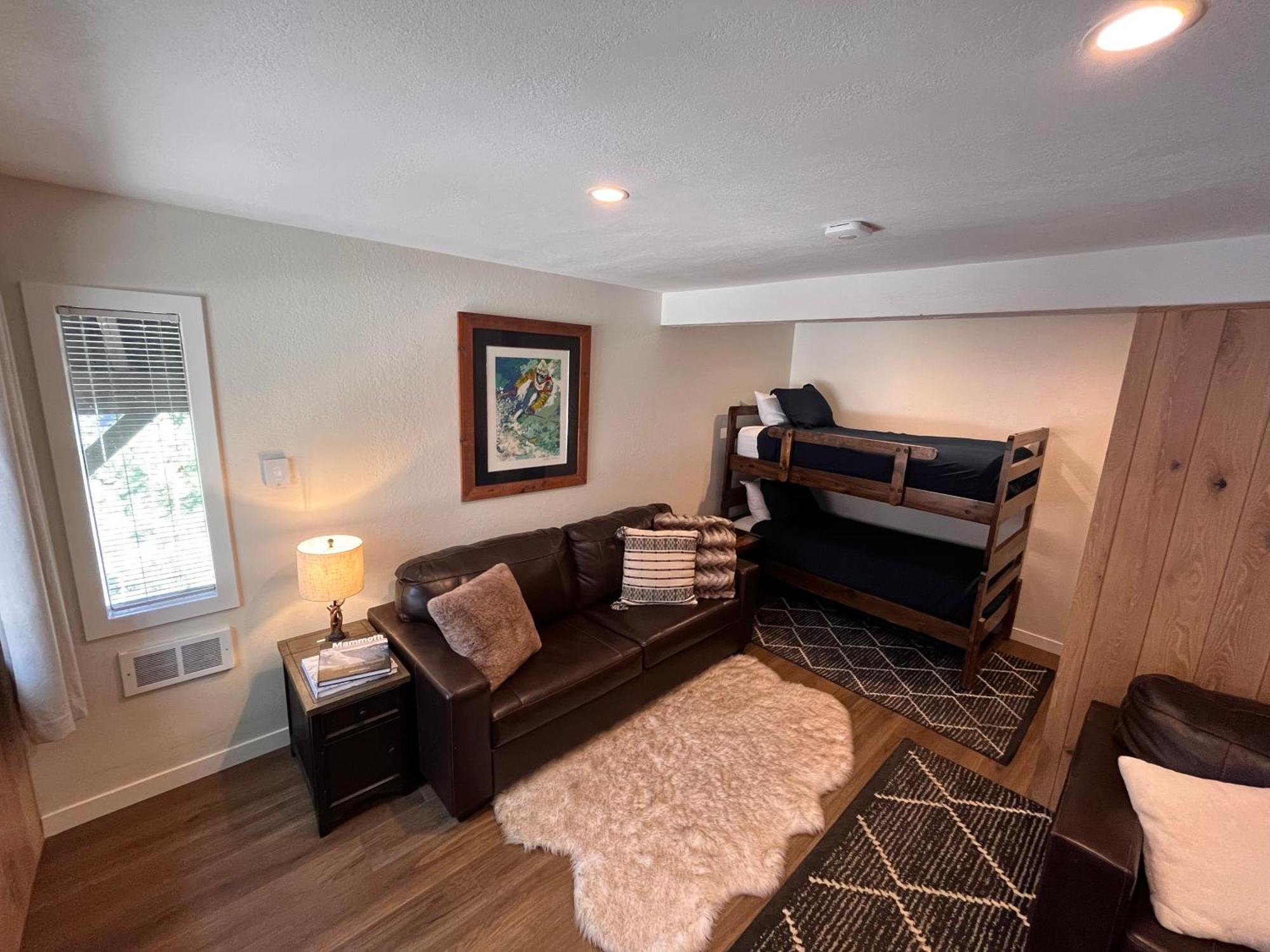 Tastefully Remodeled Condo At Mammoth Ski & Racquet Club, Hot Tub, Garage, 10 Min Walk To Ski Lifts Mammoth Lakes Bagian luar foto