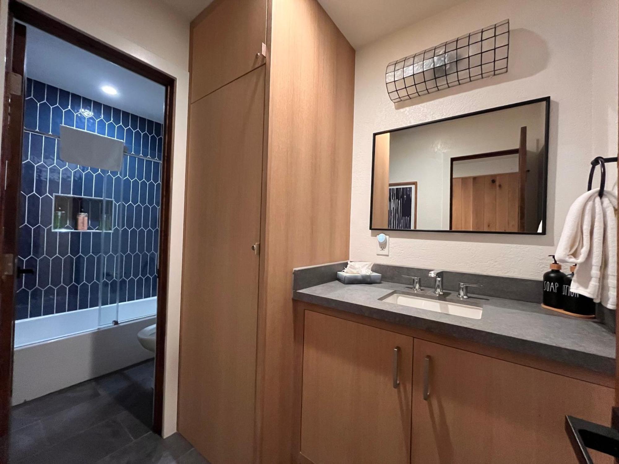 Tastefully Remodeled Condo At Mammoth Ski & Racquet Club, Hot Tub, Garage, 10 Min Walk To Ski Lifts Mammoth Lakes Bagian luar foto